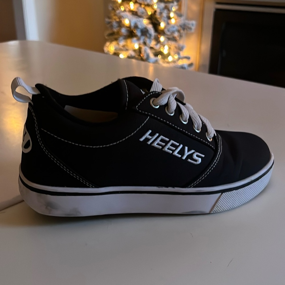 Boys 4Y Heelys hardly worn. Just grew out of them